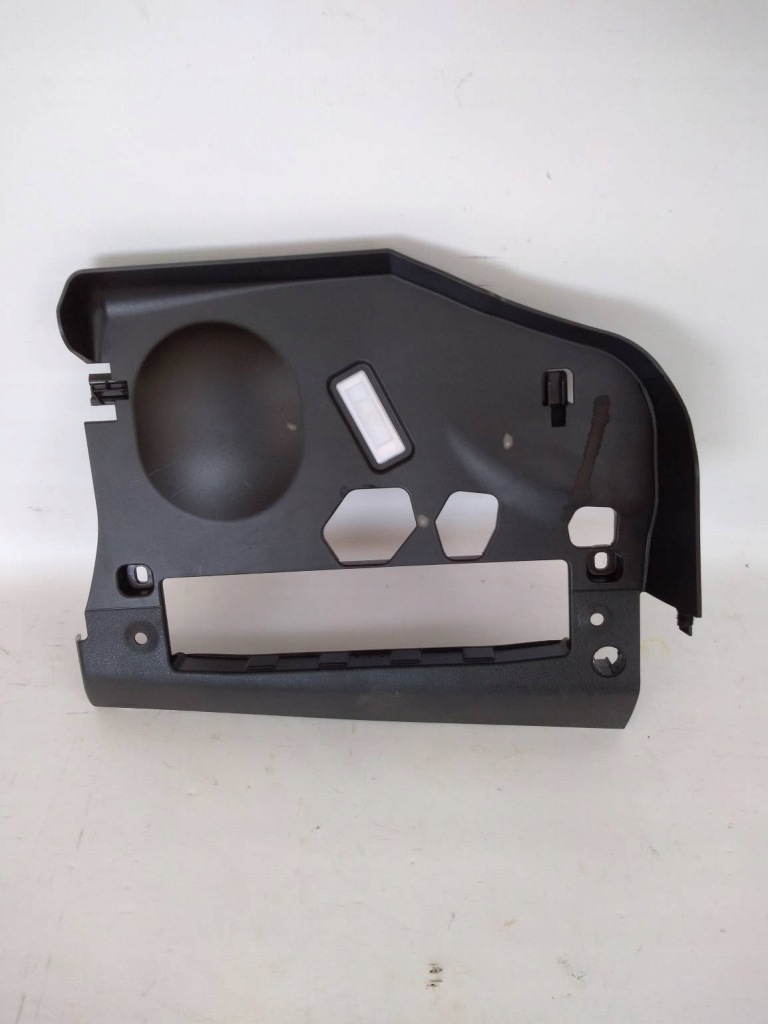 фото №1, Защита консоли правая 9205401 bmw 1 f20 2 f22 f23