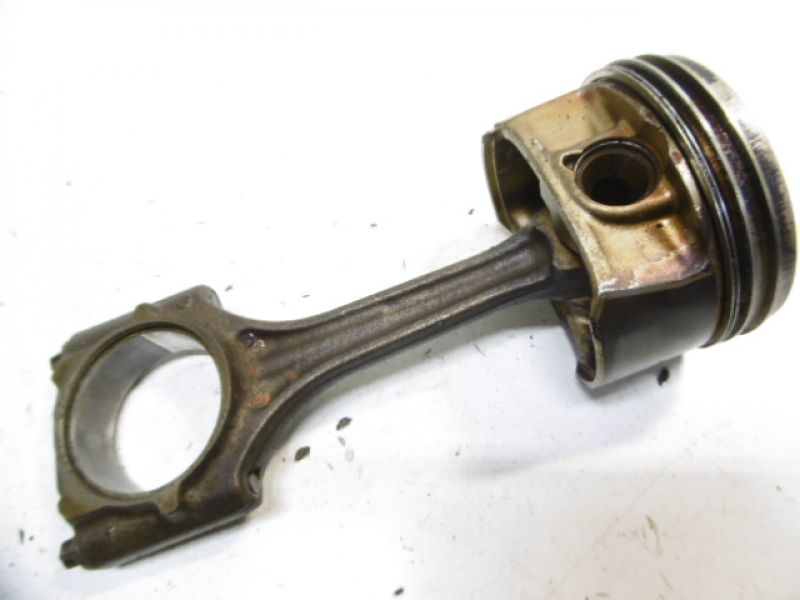 фото №1, Audi a4 b7 поршень 2,0tfsi 82l143 + шатун