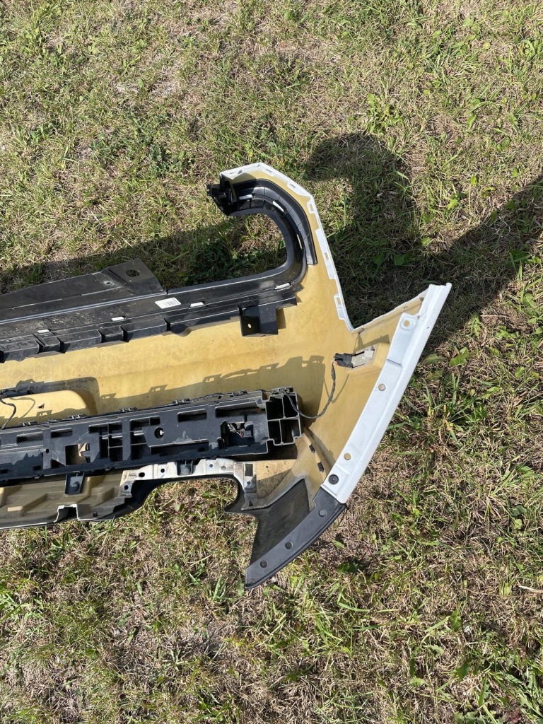 Dodge challenger 2015+ бампер задний задний комплектный  датчики pdc Недорого