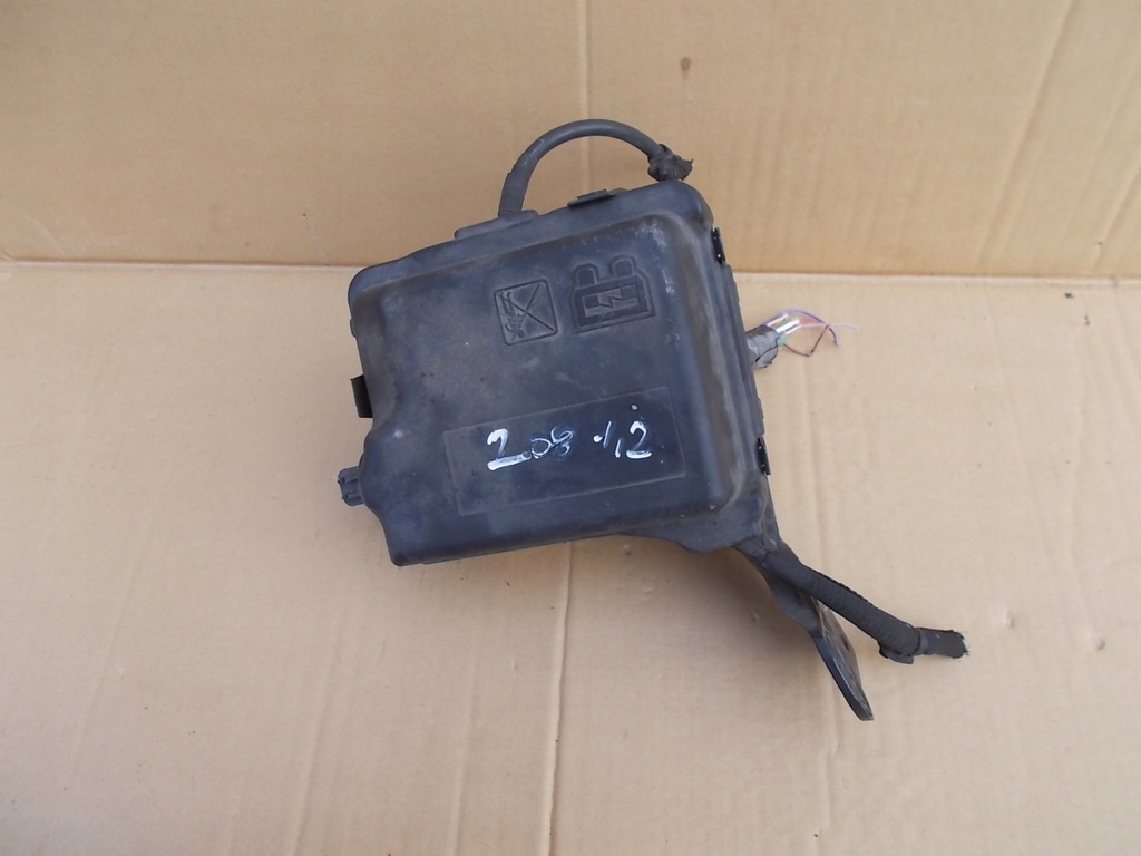 фото №1, Peugeot 208 i p-208 1 корпус предохранителей корпус