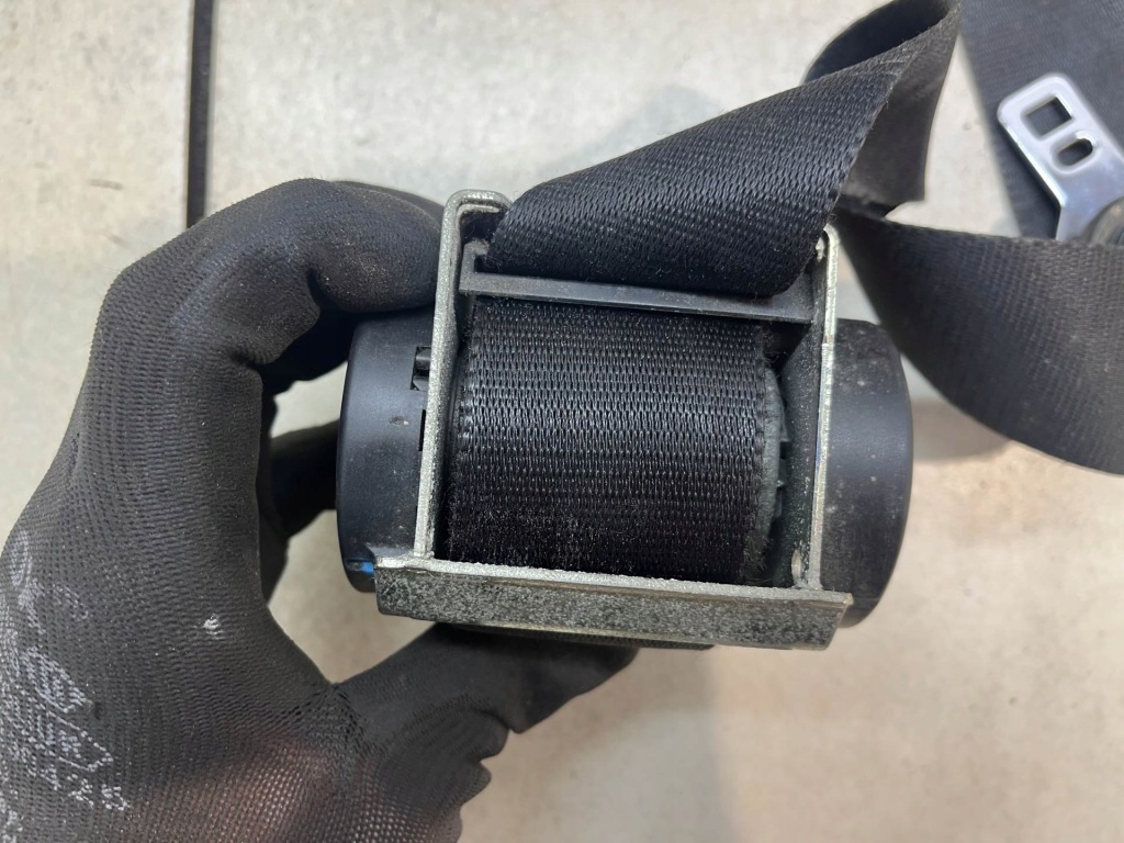 Ремінь безпеки правий перед focus c-max 1.6 16v b 4m5112a650hg Зі Шроту