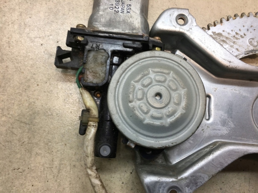 фото №4, Подъемник стекло правый задняя space star i