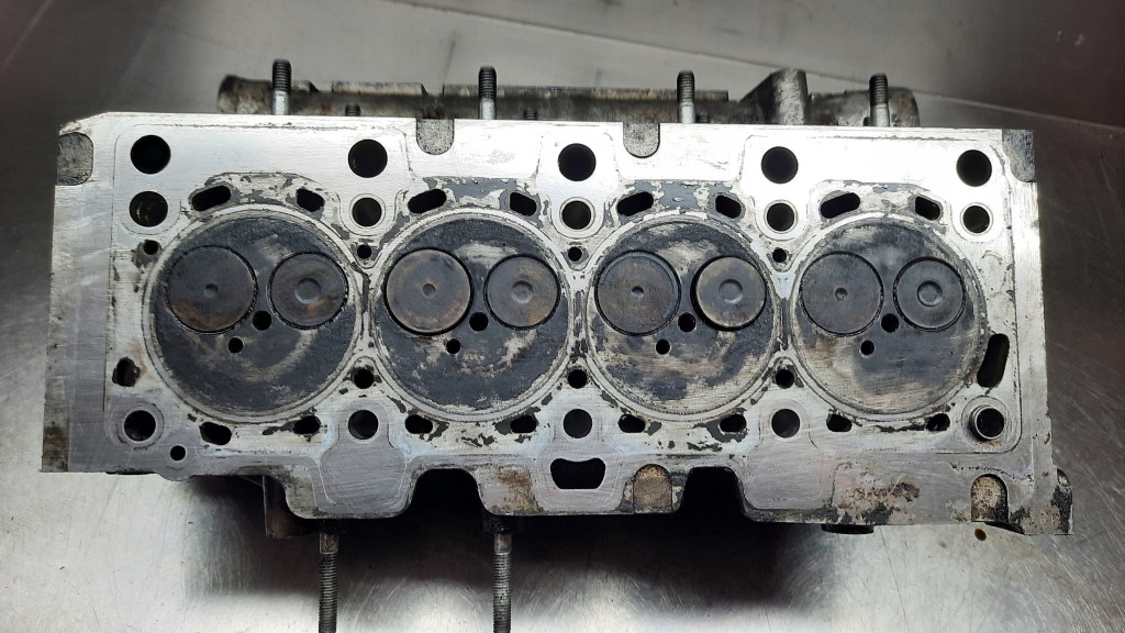 фото №10, Головка двигуна k9k02 renault clio 1.5 dci