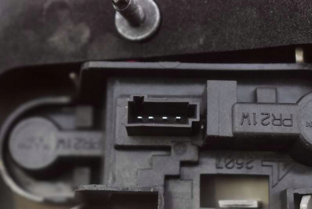 Лампа левая задний  задняя 12785759 saab 9-3 93 2 ii sedan рестайлинг  07-11 Недорого