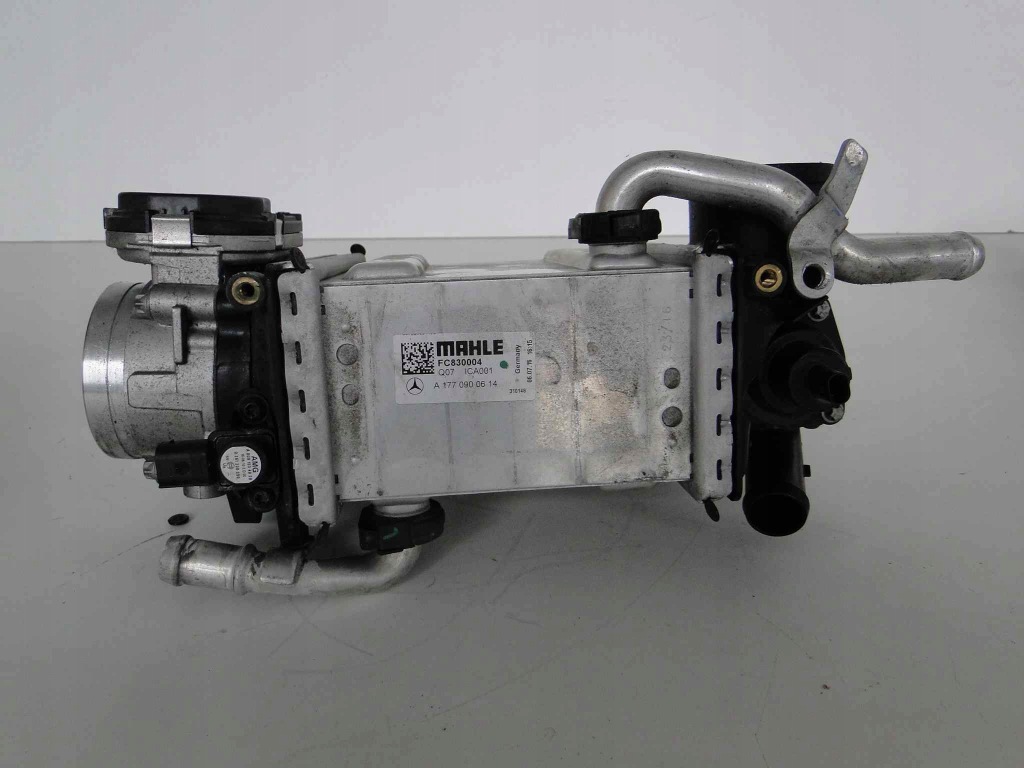 Mercedes радиатор интеркулер правый  m176 m177 в Украине