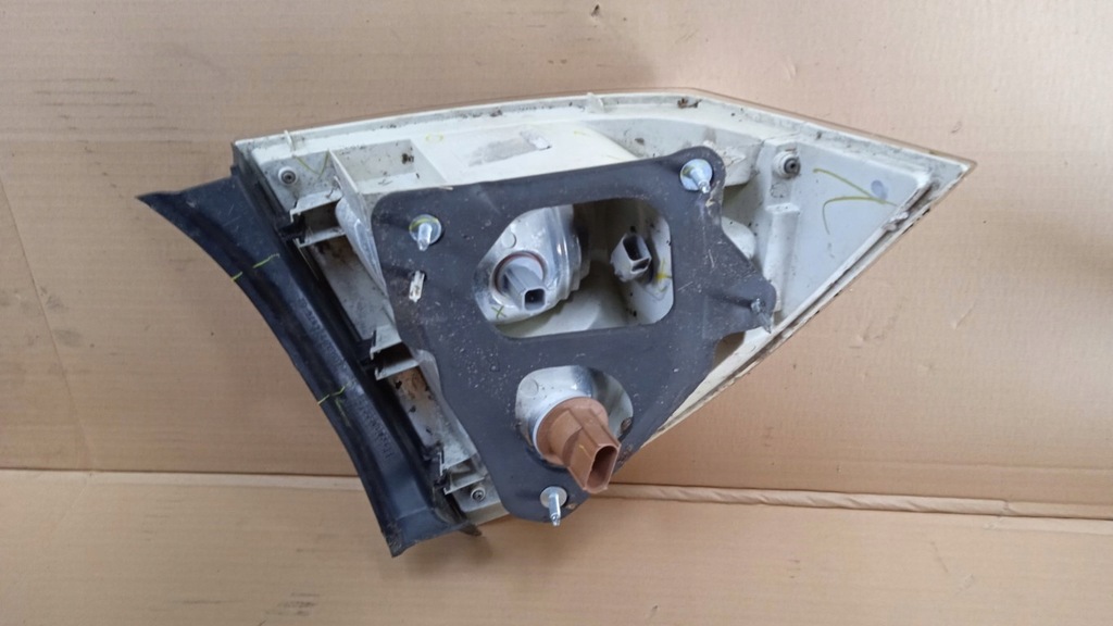 фото №8, Ford fusion mk1 usa sedan лампа задня права