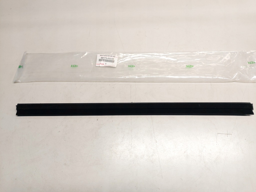 фото №1, Toyota auris ii прокладка стекло дверь правый задняя