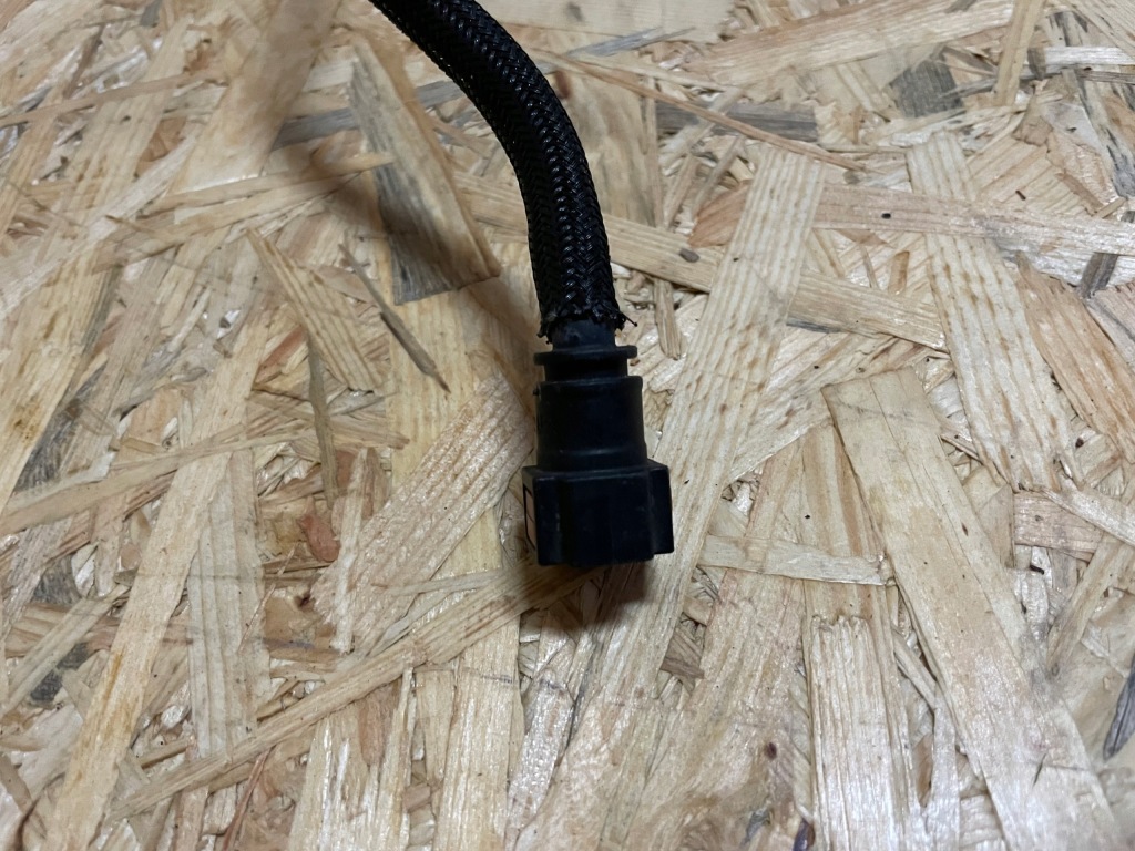 Шланг пабтрубок  трубка топлива renault trafic iii 3 2.0dci 175104886r 166723633r Оригинал