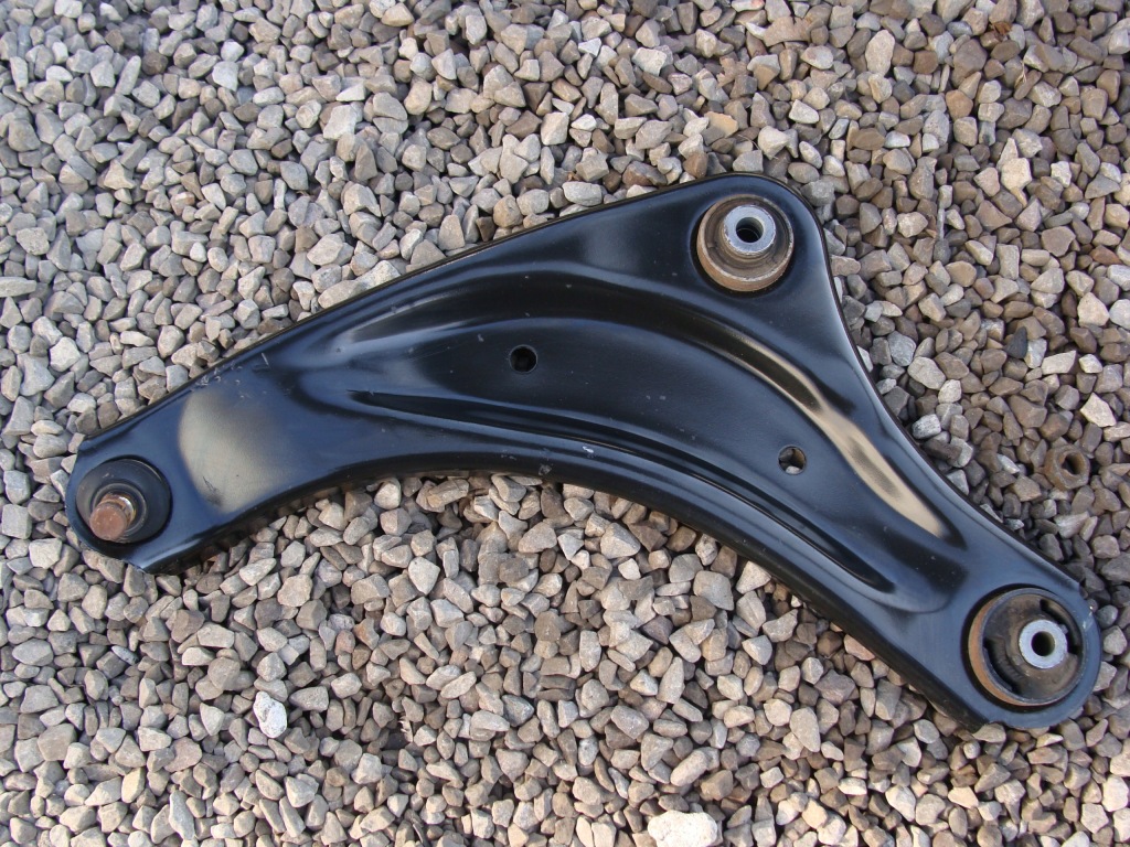 фото №1, Рычаг правый nissan juke 2017r !!!