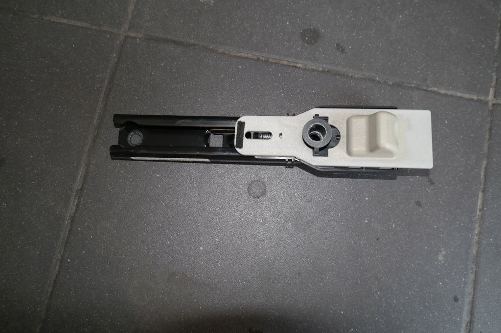 фото №1, Fiesta mk7 ползунок поперечина 8v51a611c46aj