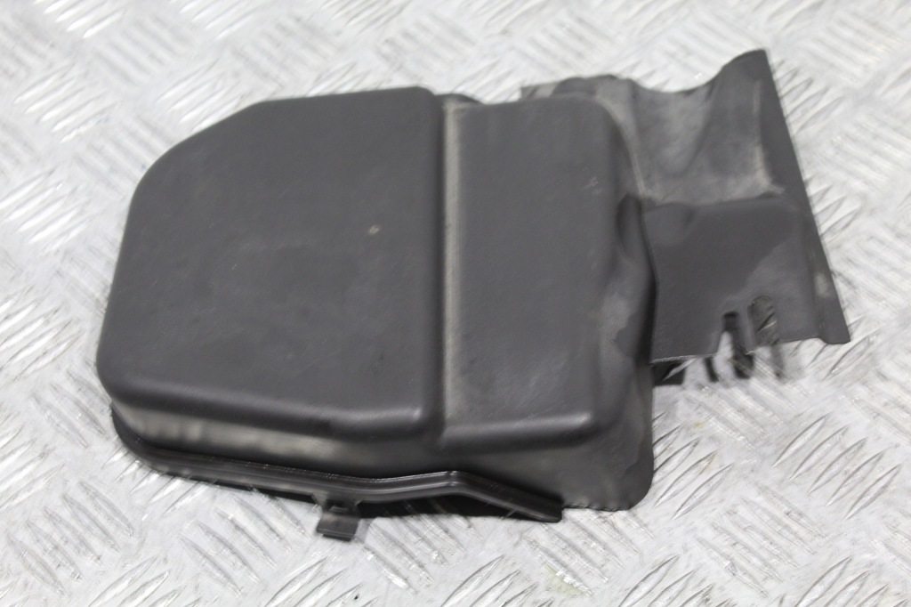 фото №1, Заглушка жабо фільтра права bmw 3 e92 lift