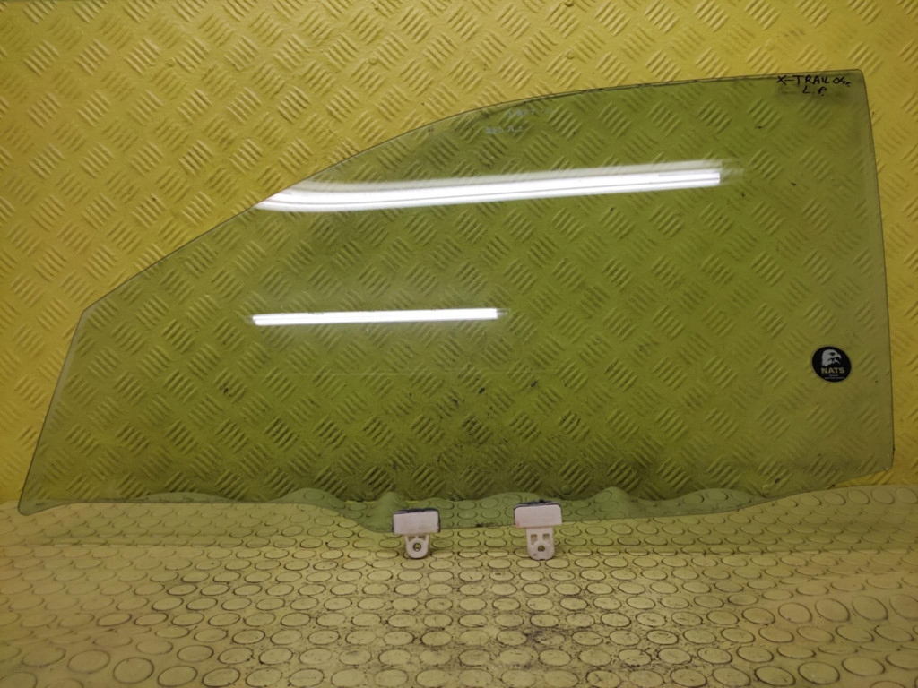 фото №1, Nissan x-trail t30 стекло дверь левый перед