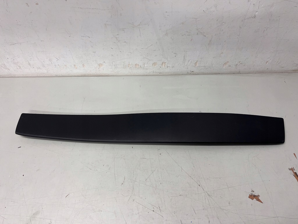 фото №1, Внутрішнє оздоблення задній кришки volvo v90