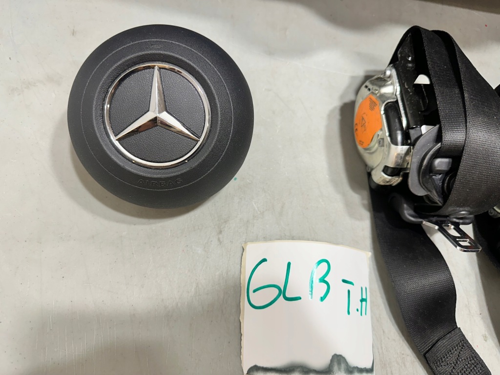 фото №12, Mercedes glb 247 консоль приборная панель ремни оригинал подушка t.h