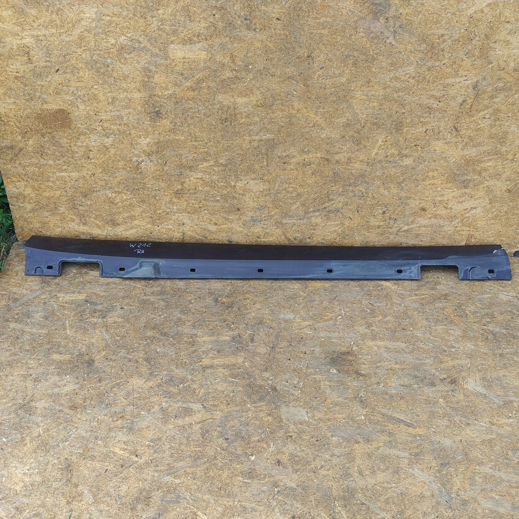 фото №1, Mercedes w212 kombi молдинг порог правая