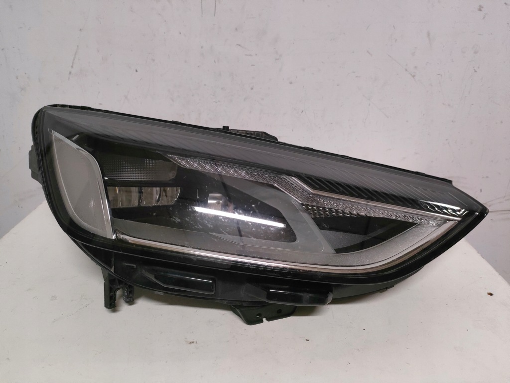 Купить Audi a4 рестайлинг  фара правый  led 8w0941012