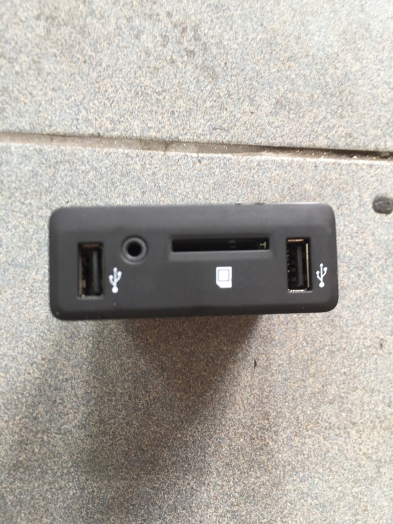 фото №1, Renault espace v 2015- розетка панель usb 280236887r