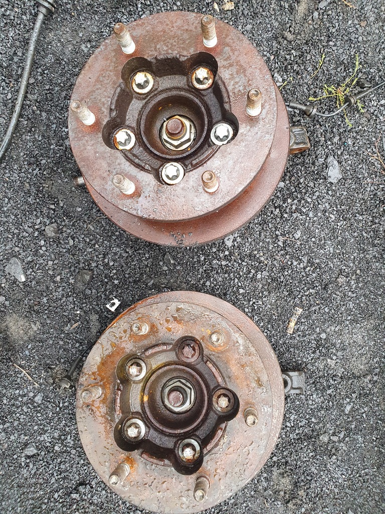 фото №1, Поворотний кулак ступиця права ліва перед master iii 2.3