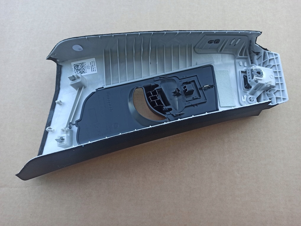 фото №4, Vw arteon захист обшивка стійка права r-line 2020