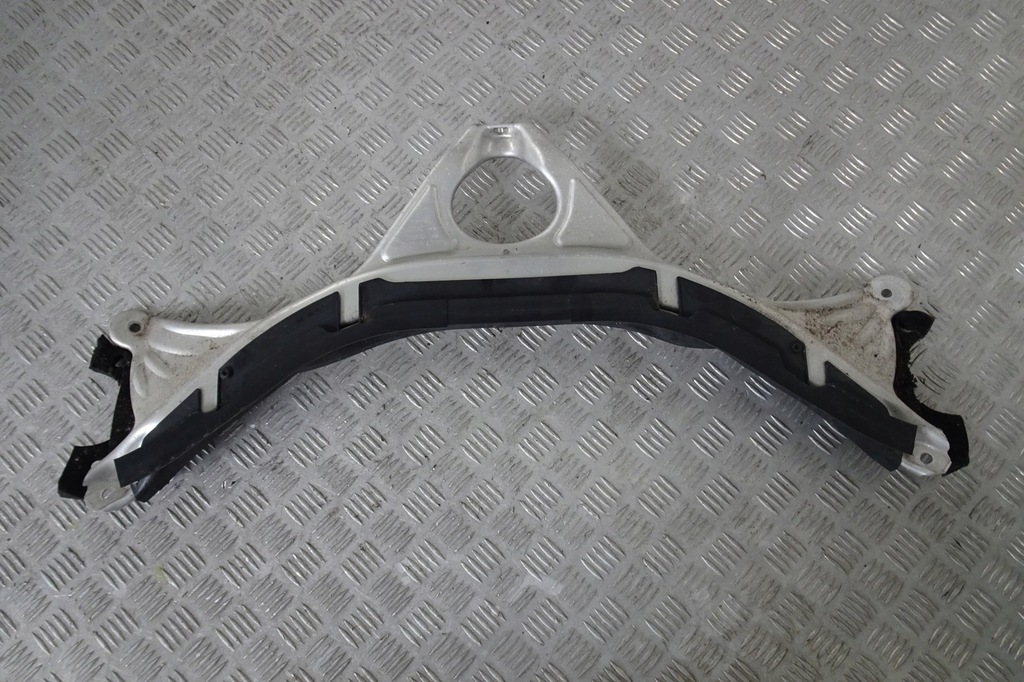 фото №1, Audi a6 c7 2.0 tdi - кронштейн 4g0805645