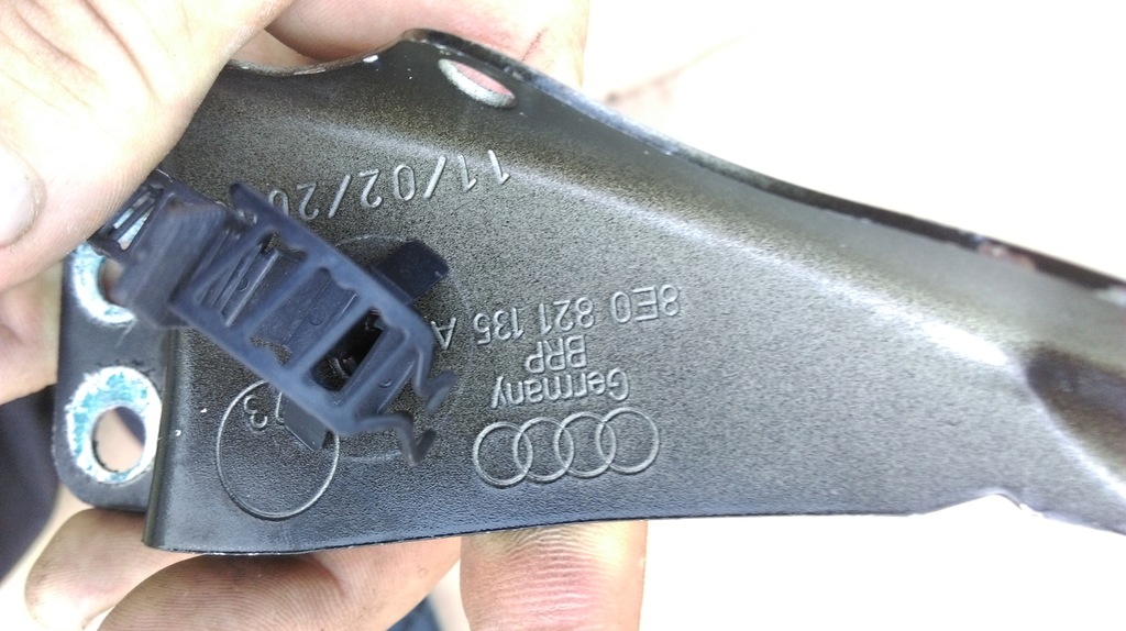 фото №8, Audi a4 b7 направляющая кронштейн бампера крыла 8e0