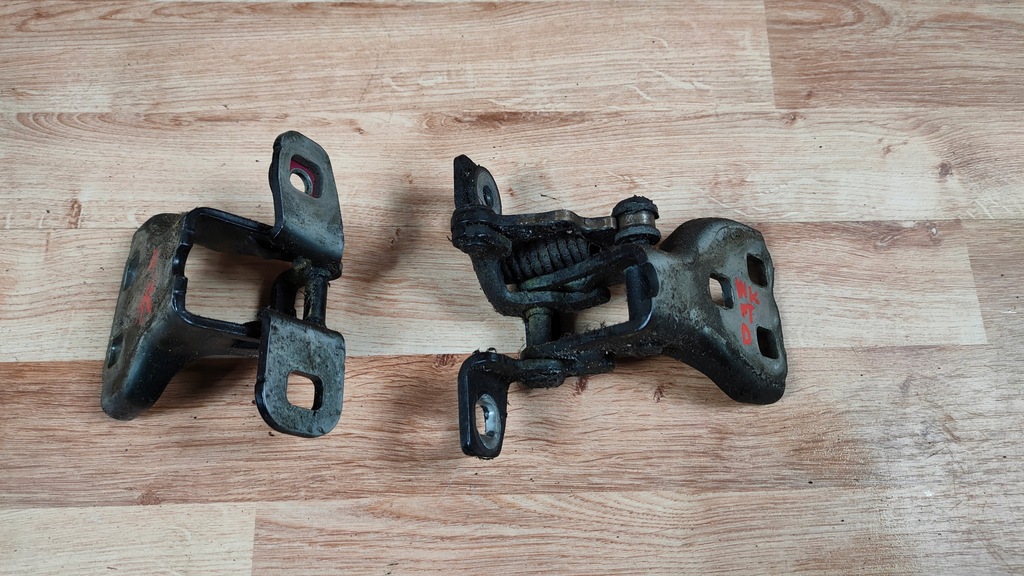 фото №1, Jeep grand cherokee wk петля дверь правый задняя kpl