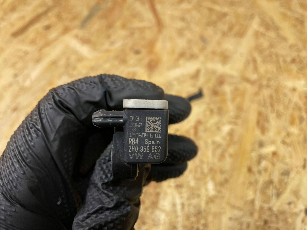 фото №9, Датчик удара ударный штекер vw amarok i 2h0959652