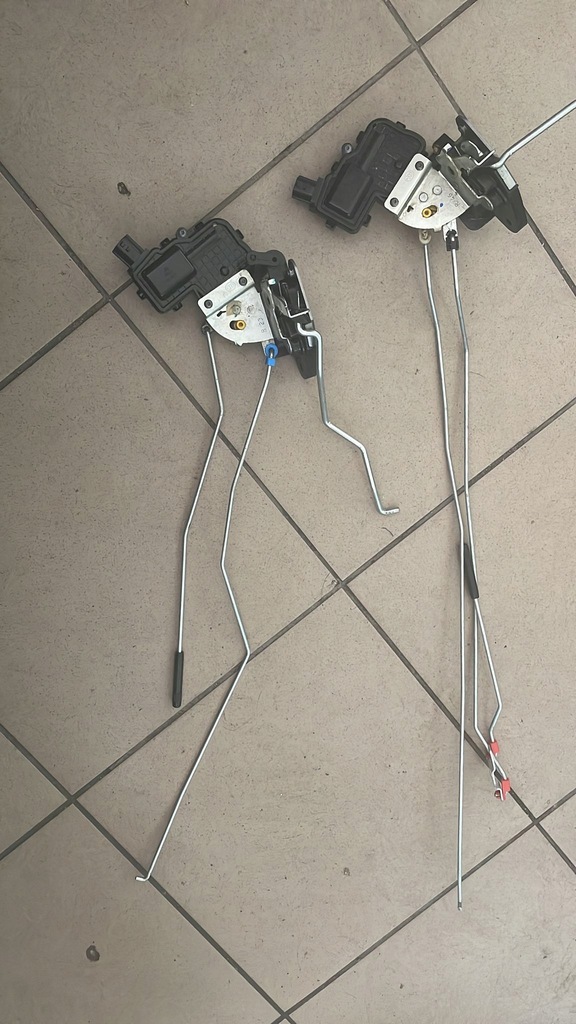 фото №1, Замок дверь с амортизаторы dacia spring 805021278r