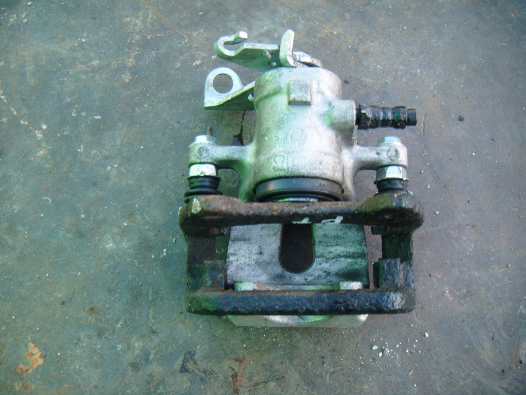 Alfa romeo 147 3d 00- супорт гальмівний правий задній Доставка