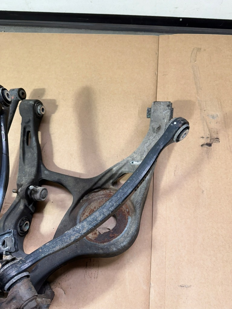 Поворотный кулак правый задний , правая задняя, рычаг, ступица mercedes ml w164 6.3 amg в Украине