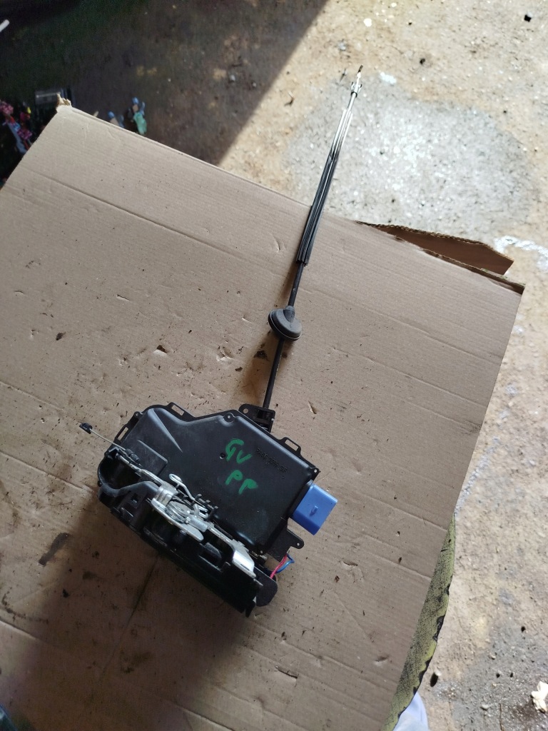 Купить Замок дверь правый  перед vw golf v