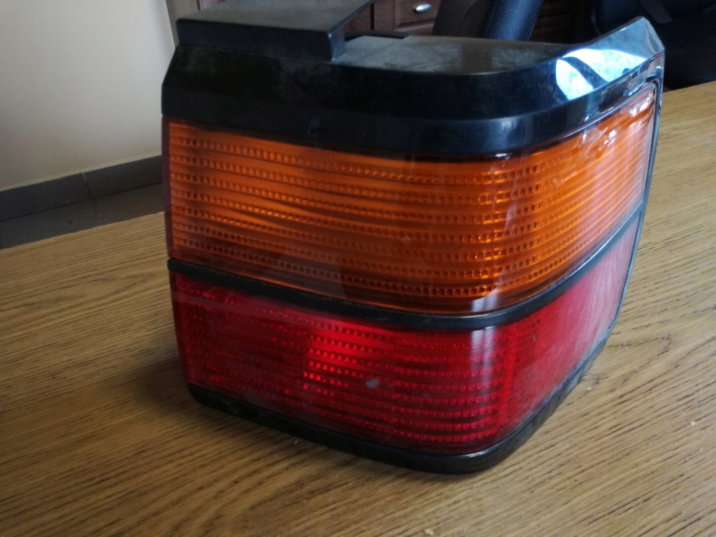 Купить Фара hhella правая  задняя passat b3 универсал