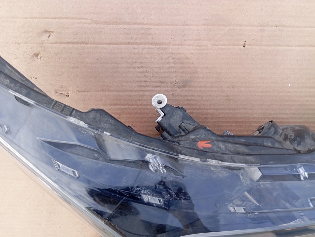 фото №13, Лампа правая фара правый передний toyota corolla e16 e18 led