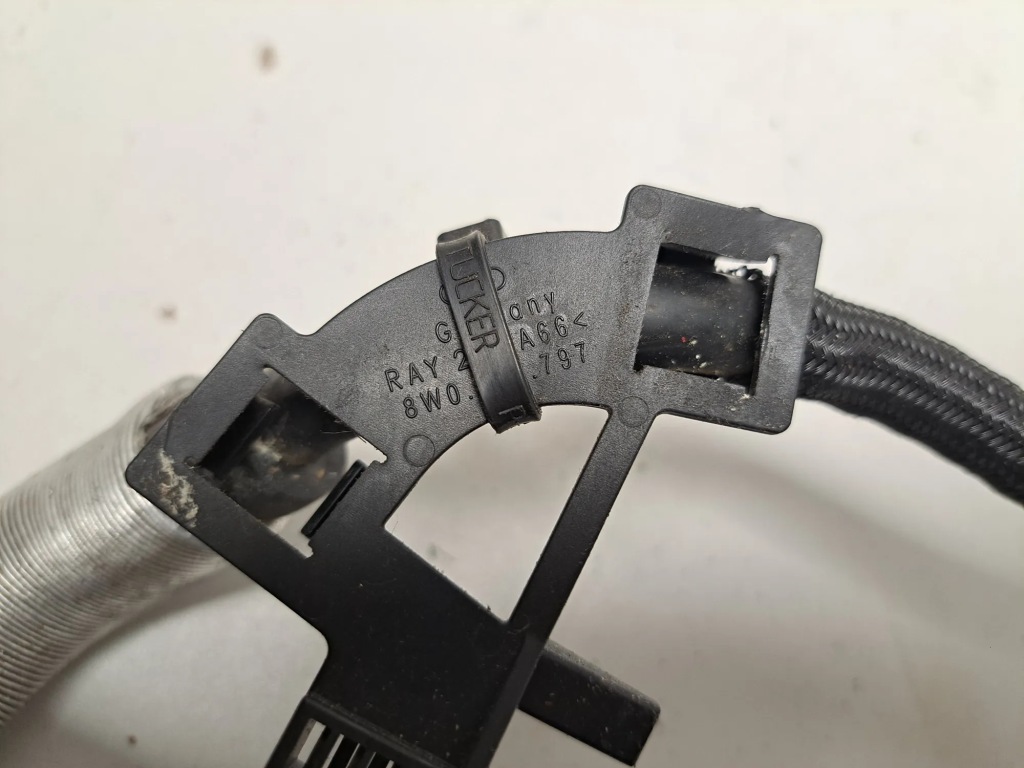 Шланг топлива porsche macan 95b 8w0612797 2021 Оригинал