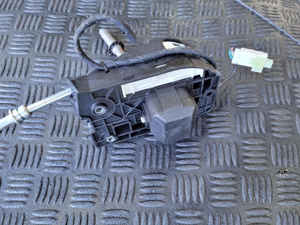 Куліса  перемикання передач куліса zf 217517 maserati quattroporte v 4.2 Недорого