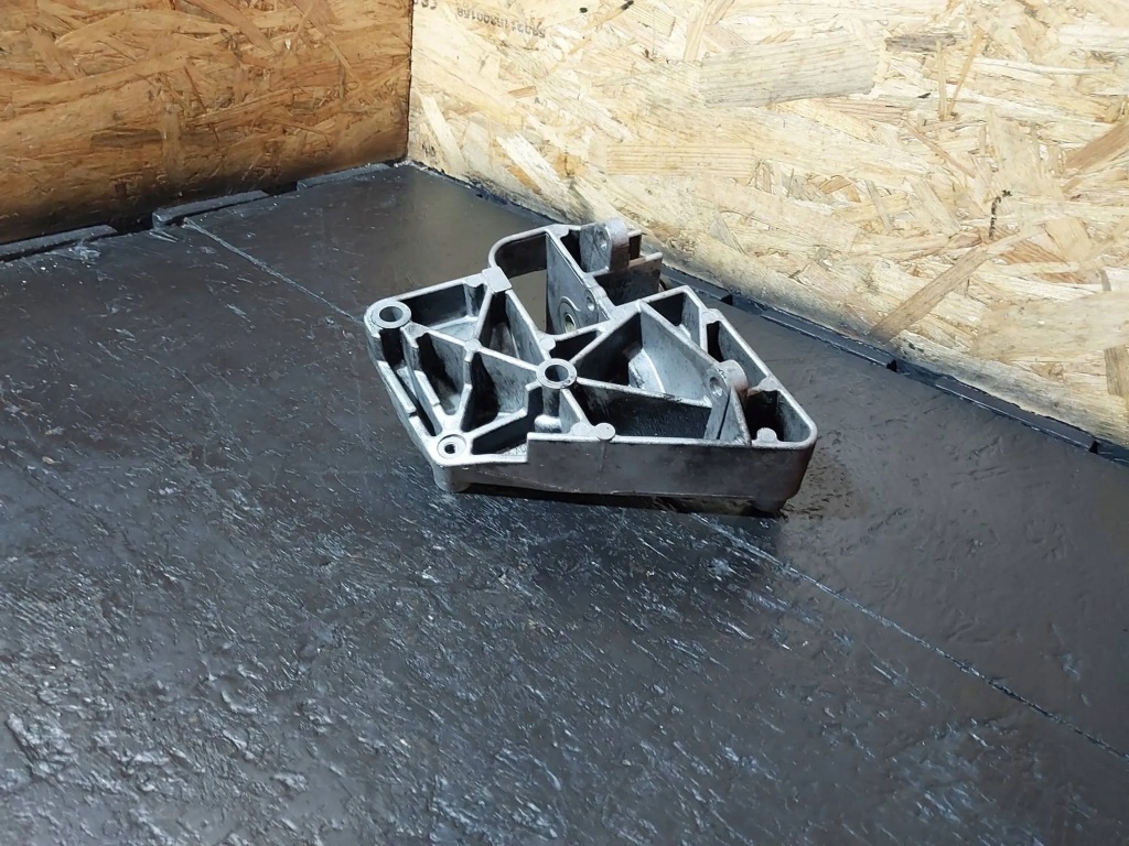 Купити Кронштейн / кронштейн компресора кондиціонера bmw 3 e46 320d m47d20 136 2247388