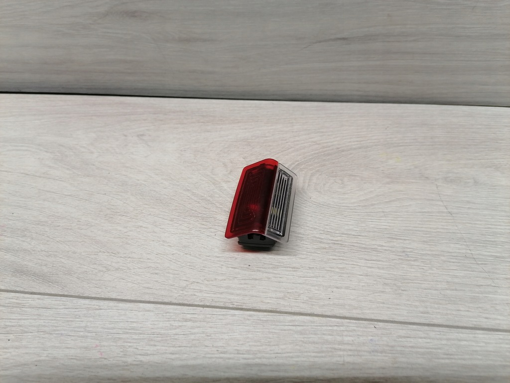 фото №1, Mercedes a w177 лампа дверь -a0009064405