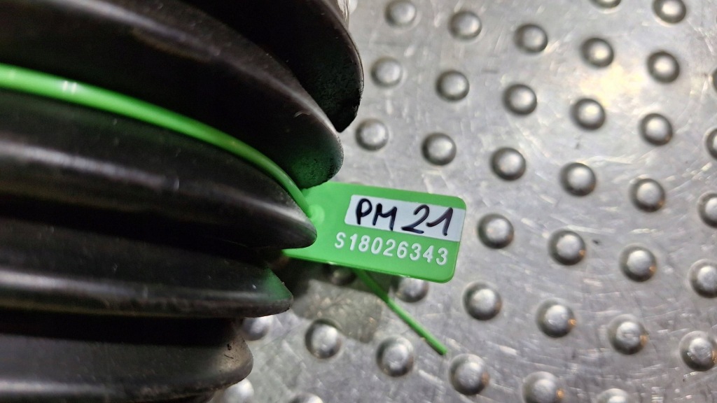 Приводной вал правый перед a1643302401 mercedes ml w164 3.0 cdi 4matic с Разборки