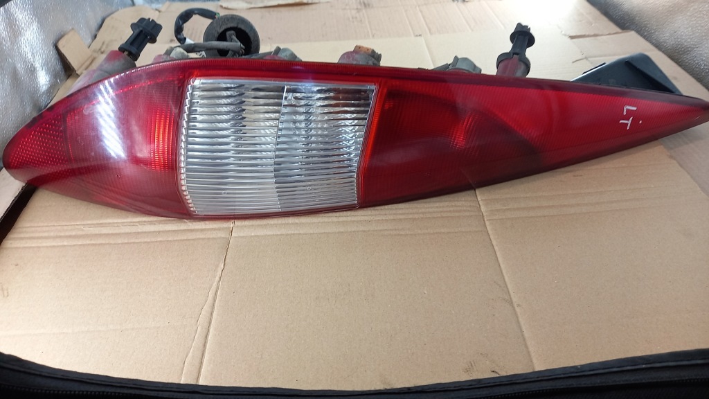 фото №1, Лампа левая задняя ford mondeo mk3 02r kombi