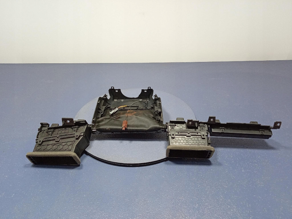 фото №9, Ford mustang mach-e ґрати обдув панелі консолі ліва eu lj8b19c696a