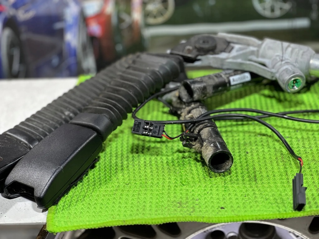 Bmw 5 e60 e61 натяжители поперечина левое  правый  перед комплект 9117239 9117240 в Украине