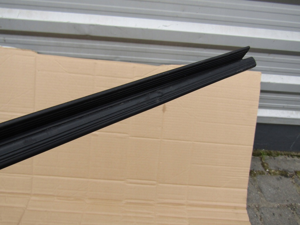 фото №8, 8 mercedes clk w208 прокладка уплотнитель стекло дверь левая lub правая