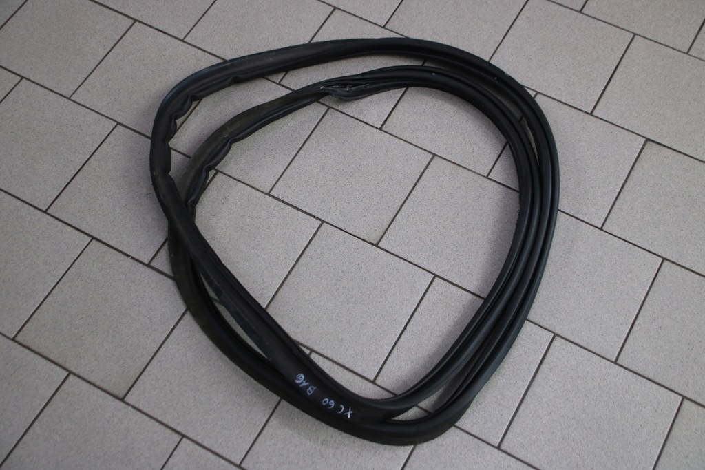 фото №1, Volvo xc60 i прокладка крышки багажника 31425976