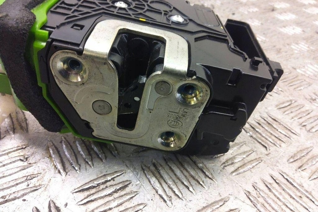 фото №7, Замок лівих передніх двері hyundai i40 cw vf a045035 1.68l дизель 100kw