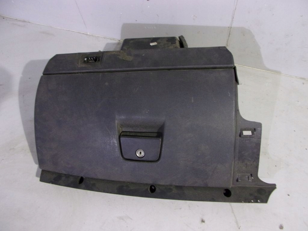 фото №1, Volvo v50 бардачок пасажира