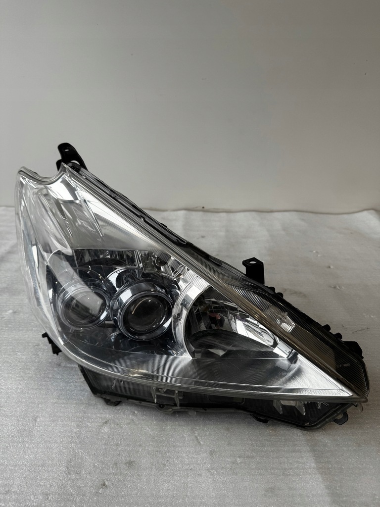 фото №1, Передня права лампа права перед toyota prius iii lift