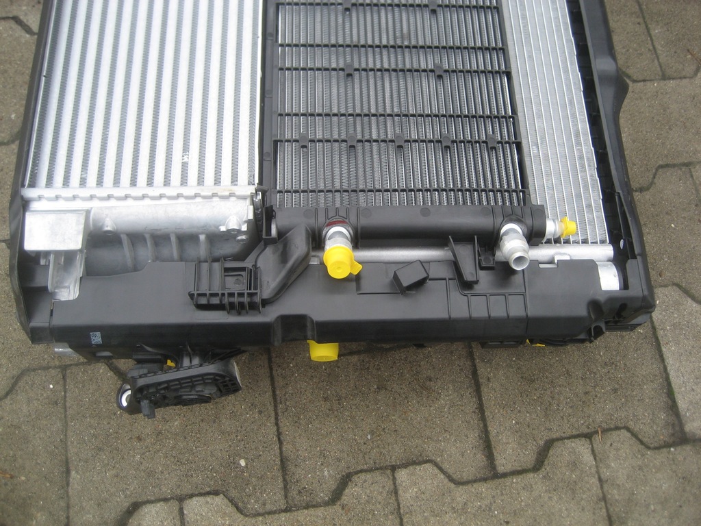 фото №10, Bmw 2 u06 x1 u11 u10 m35i бензин радиатор wody 4a10605 вентилятор usa