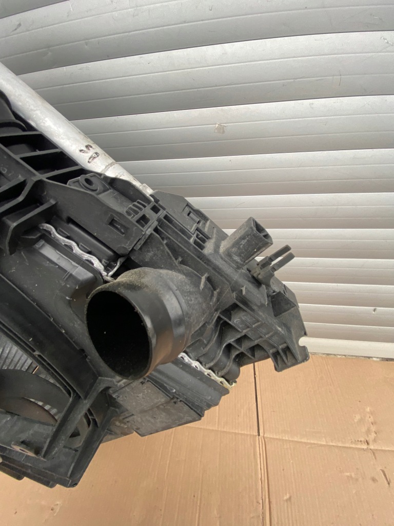 Bmw x3 x4 g01 g02 радіатор комплект вентилятор оригінал дизель Зі Шроту