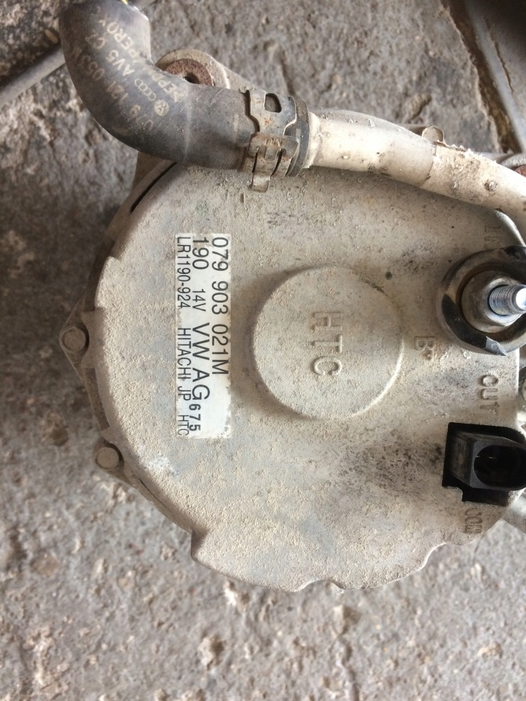 Купити Генератор audi 4.2 fsi 079903021m