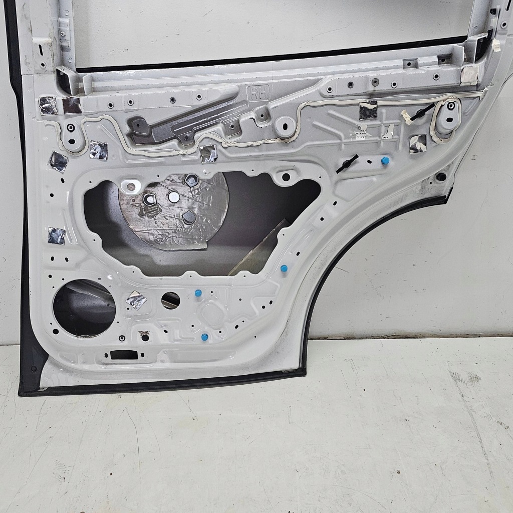 Дверь правое  задняя задняя tesla model x plaid 2022r ppsw в Украине